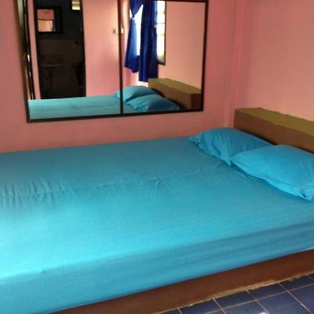 Nora Guesthouse Chumphon Pokoj fotografie