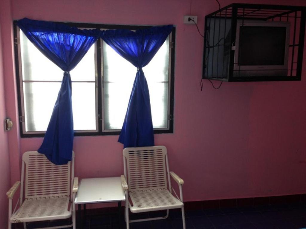 Nora Guesthouse Chumphon Pokoj fotografie